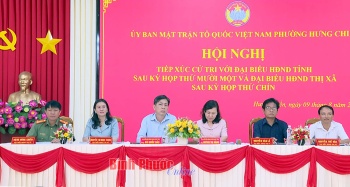 Phó Bí thư Thường trực Tỉnh ủy, Chủ tịch HĐND tỉnh Huỳnh Thị Hằng tiếp xúc cử tri phường Hưng Chiến