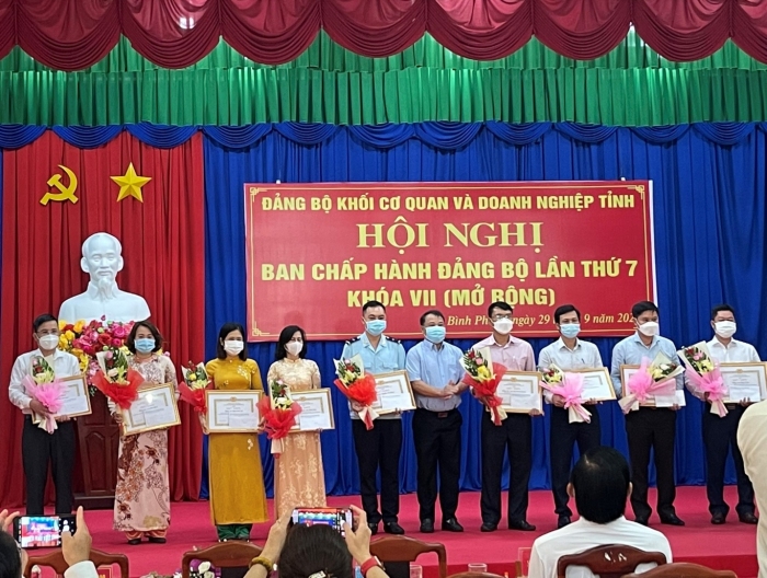 Tuyên dương các cá nhân có thành tích xuất sắc trong “Học tập và làm theo tư tưởng, đạo đức, phong cách Hồ Chí Minh” giai đoạn 2016 - 2021