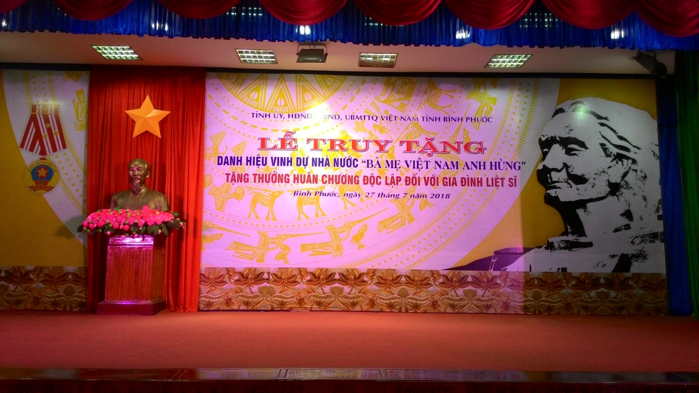 Lễ Truy tặng danh hiệu vinh dự Nhà nước “Bà Mẹ Việt Nam anh hùng”; tặng thưởng Huân chương độc lập đối với gia đình liệt sỹ