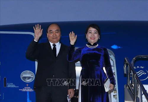 Thủ tướng Nguyễn Xuân Phúc và phu nhân tại sân bay quốc tế Haneda, Tokyo