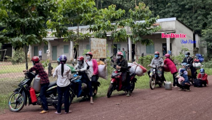 Vận động thành công công nhân dân tộc Mông  có ý định về quê Nghệ An bằng xe gắn máy