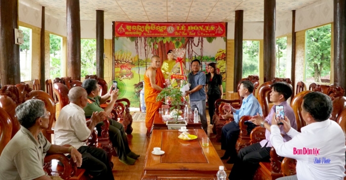 Ban Dân tộc tỉnh thăm, chúc mừng Lễ Sene Đolta của đồng bào Khmer