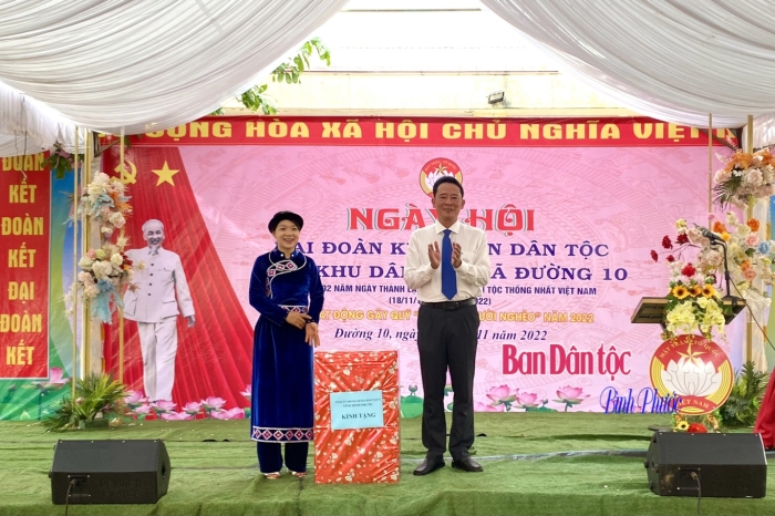 Trưởng Ban Dân tộc tỉnh dự Ngày hội Đại đoàn kết xã Đường 10, huyện Bù Đăng