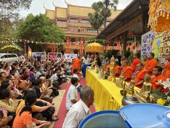 Đồng bào Khmer mừng năm mới tại chùa Sóc Lớn