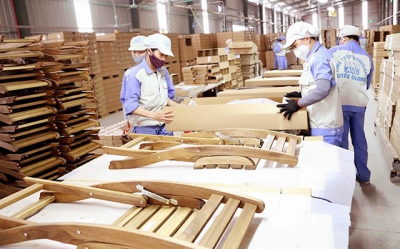 Vietnam maintains growth in timber and wood furniture exports despite COVID-19