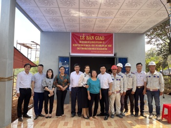 Trao tặng Nhà tình nghĩa, tình thương tại huyện Lộc Ninh.