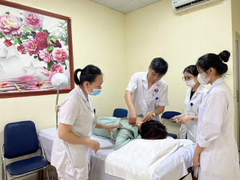 Bộ Y tế đề xuất quy định trình độ đào tạo của chức danh y sĩ hạng IV là cao đẳng y sĩ, xếp lương viên chức A0