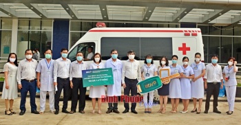 BIDV tặng xe cứu thương cho Bệnh viện đa khoa tỉnh Bình Phước