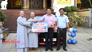Tập đoàn Hùng Nhơn và các mạnh thường quân tặng ô tô cho chùa Phúc Hậu