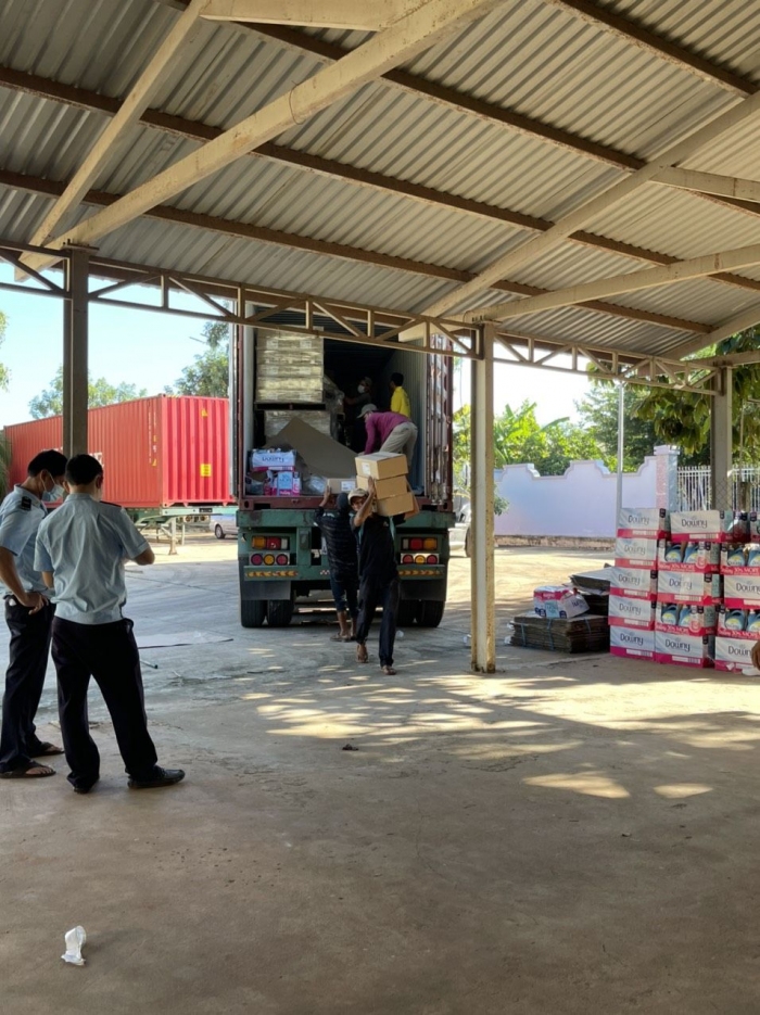 Cục Hải quan tỉnh Bình Phước phát hiện 04 lô hàng quá cảnh vi phạm không có giấy chứng nhận kiểm dịch sản phẩm động vật quá cảnh qua lãnh thổ Việt Nam