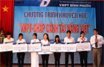 Trao 50 suất học bổng “VNPT - chắp cánh tài năng Việt”