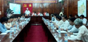 Đoàn giám sát của Ủy ban Khoa học - Công nghệ và Môi trường nắm bắt tình hình triển khai dự án đường Hồ Chí Minh tại tỉnh