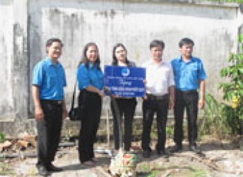 Trao giếng khoan cho 2 trường học của huyện Bù Đốp