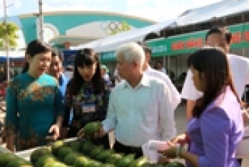 Hơn 200 gian hàng tham gia hội chợ trái cây và hàng nông sản tỉnh lần thứ 2