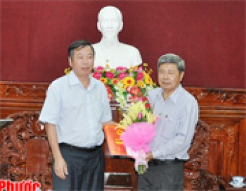 Phó giám đốc Sở NN&PTNT Phan Văn Đon nhận quyết định nghỉ hưu