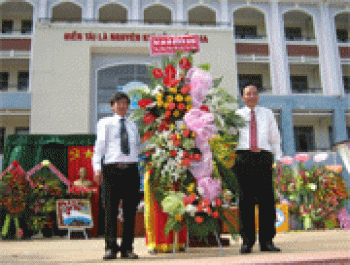 Trường THPT chuyên Bình Long kỷ niệm 34 năm Ngày nhà giáo Việt Nam