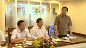 Bí thư Thành ủy TP.Hồ Chí Minh Đinh La Thăng thăm doanh nghiệp đầu tư tại Bình Phước