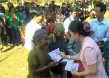 Ủy ban Trung ương MTTQ Việt Nam tặng quà tết cho đồng bào nghèo