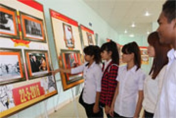 Bảo tàng tỉnh trưng bày ảnh “70 năm Quốc hội Việt Nam”