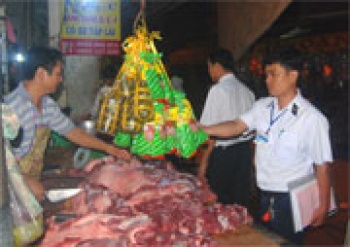 Phú Riềng: Tăng cường kiểm soát giết mổ gia súc, gia cầm dịp tết