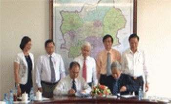 UBND tỉnh và Tạp chí Cộng sản ký thoả thuận hợp tác thông tin