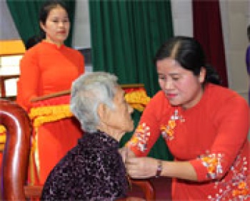 Phong tặng, truy tặng 18 bà mẹ Việt Nam anh hùng