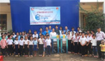 Trao tặng máy lọc nước cho 7 trường tiểu học và trung học cơ sở