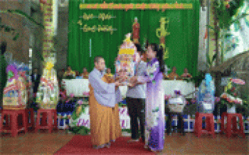 Lãnh đạo tỉnh, huyện thăm, tặng quà các chùa nhân lễ Vu Lan