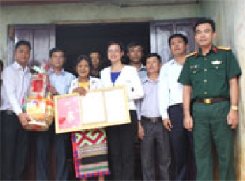 Lãnh đạo tỉnh thăm, mừng thọ người cao tuổi tại huyện Bù Đăng, Phú Riềng