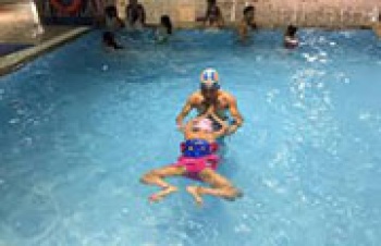 3 sở phối hợp tổ chức chương trình tập bơi cho trẻ em