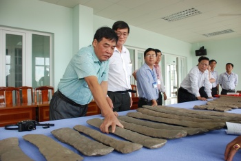 Hội đồng Di sản văn hóa Quốc gia thẩm định di tích thành tròn, bộ đàn đá phát hiện trên địa bàn tỉnh