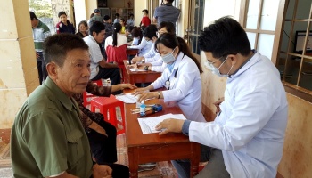 600 người dân xã Bình Tân được khám, cấp thuốc miễn phí