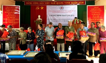 Trung ương Hội Chữ thập đỏ tặng quà tết tại xã Lộc Thiện