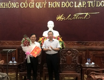 Trao quyết định bổ nhiệm ông Lê Hoàng Lâm giữ chức vụ quyền Giám đốc Sở TN&MT