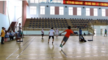 Giao lưu văn hóa, thể thao ngày truyền thống văn phòng: Khởi tranh các môn quần vợt, cầu lông