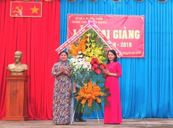 Gần 1.000 học sinh Trường THPT Nguyễn Khuyến hân hoan bước vào năm học mới