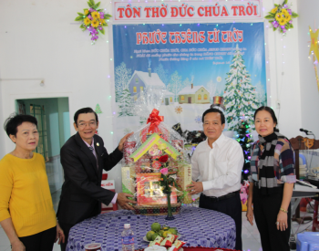 Lãnh đạo Ủy ban MTTQ Việt Nam tỉnh chúc mừng Lễ Giáng sinh năm 2018