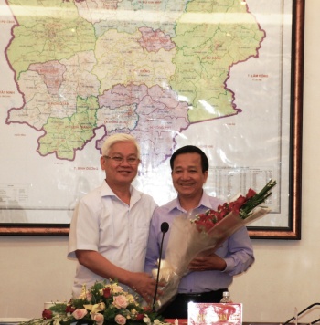 Trao quyết định nghỉ hưu cho Chủ tịch Ủy ban MTTQ Việt Nam tỉnh