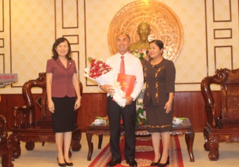 Trao quyết định nghỉ hưu cho Phó Chủ tịch UBND tỉnh Nguyễn Tiến Dũng
