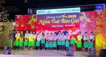 Lộc Ninh: Xuân tình nguyện “Nghĩa tình biên giới”