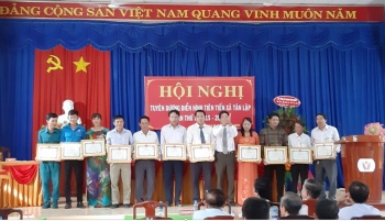 Đồng Phú tổ chức hội nghị điểm về tuyên dương điển hình tiên tiến
