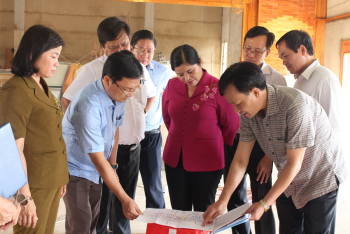 Chủ tịch UBND tỉnh kiểm tra tiến độ xây dựng khu trung tâm hành chính huyện Phú Riềng