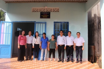 Phú Riềng: Trao nhà “đại đoàn kết” cho hộ nghèo