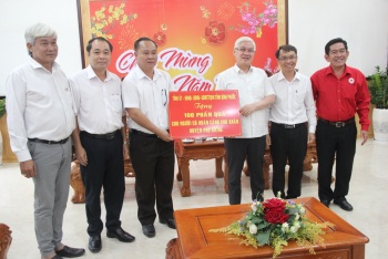 Bí thư Tỉnh ủy thăm, chúc tết Đảng bộ, chính quyền, nhân dân huyện Phú Riềng
