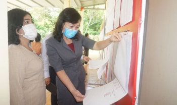 Phó Bí thư Thường trực Tỉnh ủy kiểm tra công tác bầu cử tại thị xã Bình Long