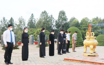 Lãnh đạo tỉnh viếng nghĩa trang liệt sĩ nhân kỷ niệm 74 năm Ngày thương binh liệt sĩ
