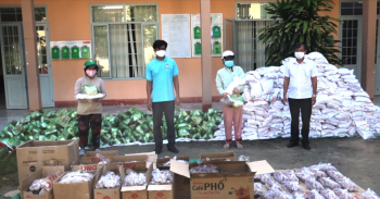 Chơn Thành, Phú Riềng: Trao tặng 587 phần quà cho công nhân, người lao động, hộ khó khăn