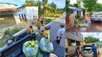 Hội LHPN Chơn Thành trao tặng 8 tấn rau quả cho nhân dân và tuyến đầu chống dịch