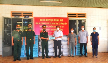 Kho 882 hỗ trợ gạo cho bà con xã Đồng Tiến có hoàn cảnh khó khăn