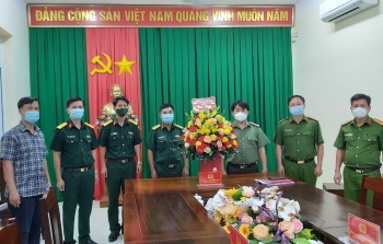 Phú Riềng: Ban Chỉ huy Quân sự huyện chúc mừng 76 năm Ngày truyền thống Công an Nhân dân 